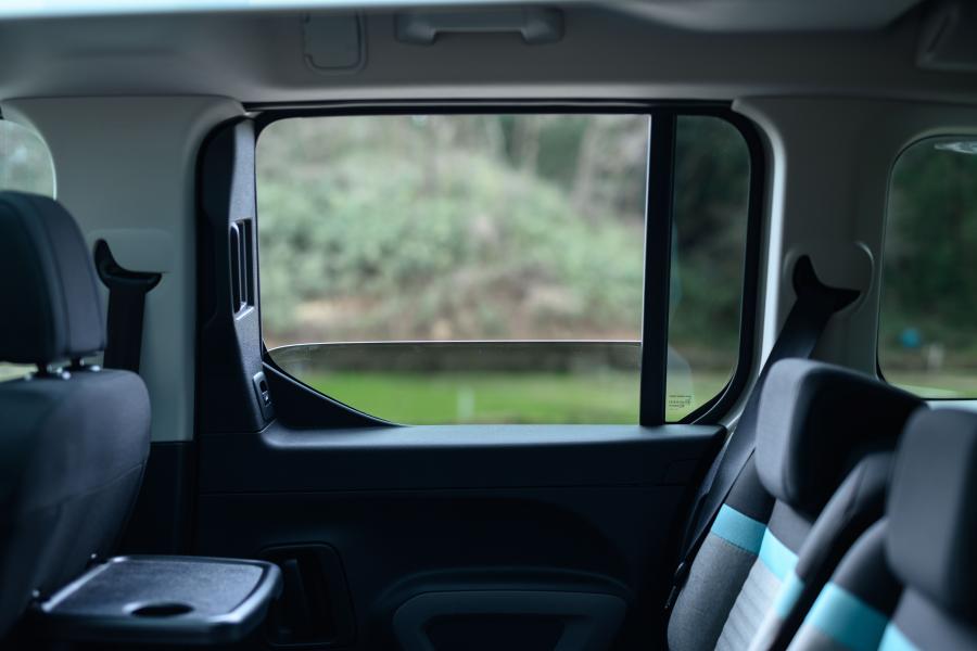 Интерьер Citroen Berlingo Multispace 2019 года  (JP) (фото 13 из 19)